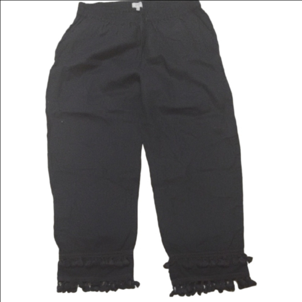 Crown & Ivy Women's Medium Black Short Capri Pants with Tassel Detail